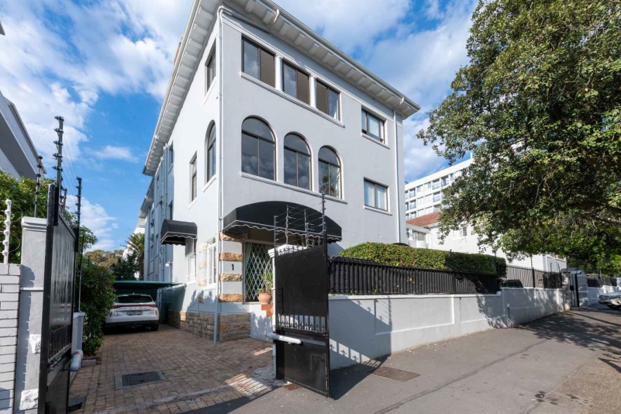 2 Bedroom Property for Sale in Sea Point Western Cape